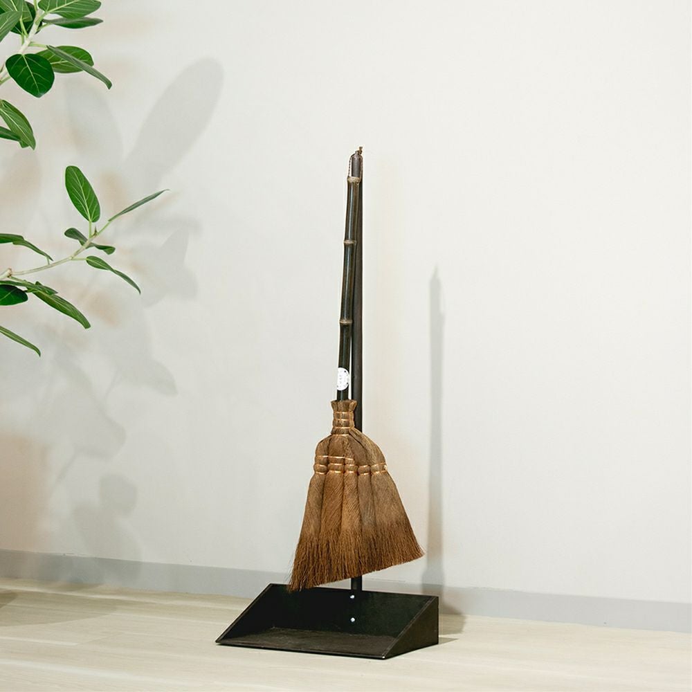 山本勝之助商店】手作り木製ちりとり 無垢(紀州檜)・ブラウン/&7玉長柄