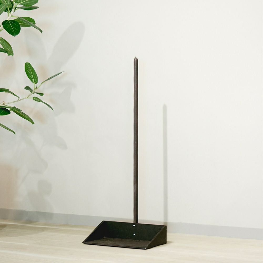 山本勝之助商店】手作り木製ちりとり 無垢(紀州檜)・ブラウン/&7玉長柄